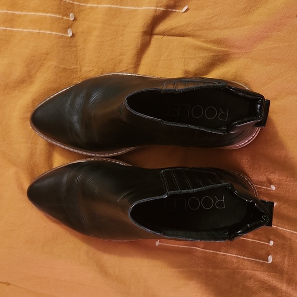 Roolee really nice, cute booties. Worn once! No flaws. - Picture 4 of 6